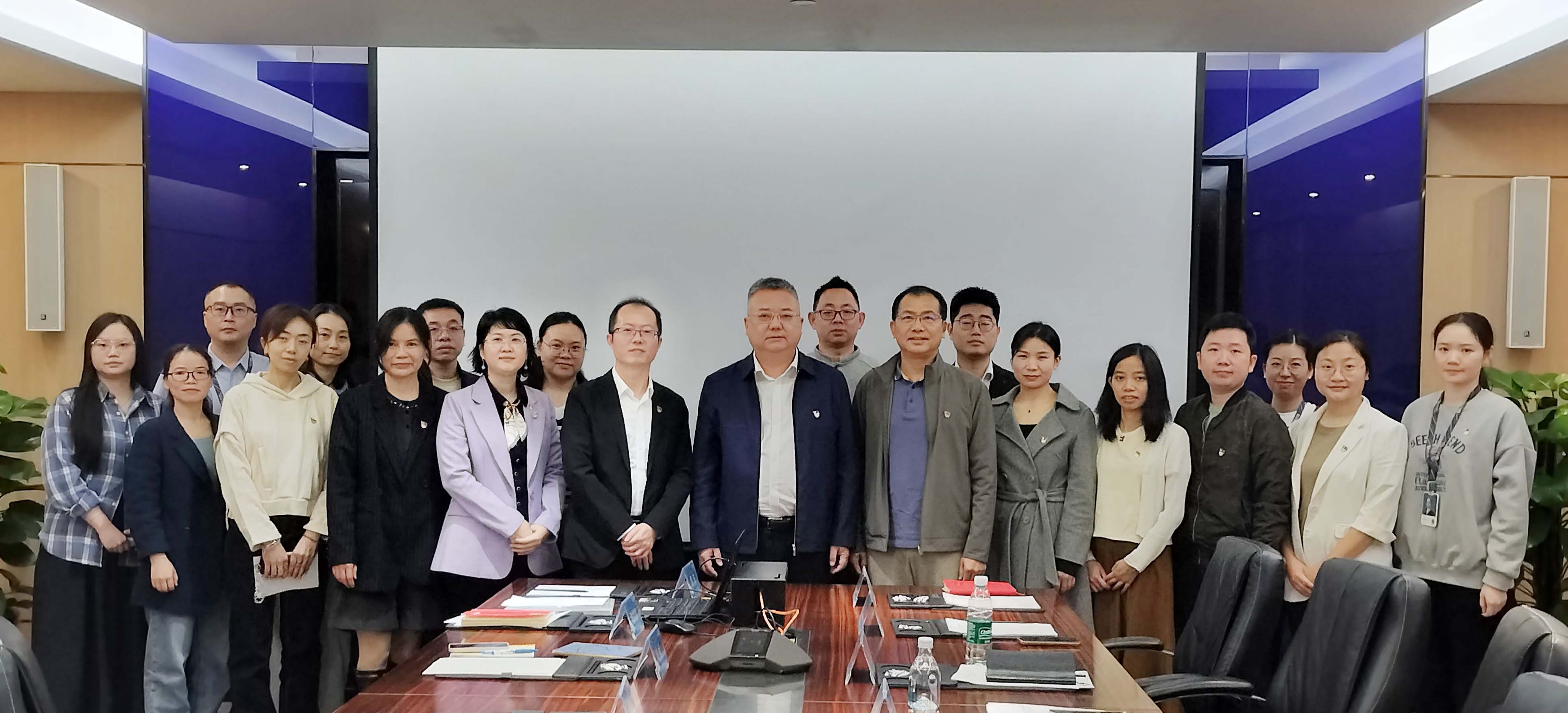 李程任深圳市jinnianhui今年会供应链股份有限公司党委书记，钟志华任党委副书记、纪委书记